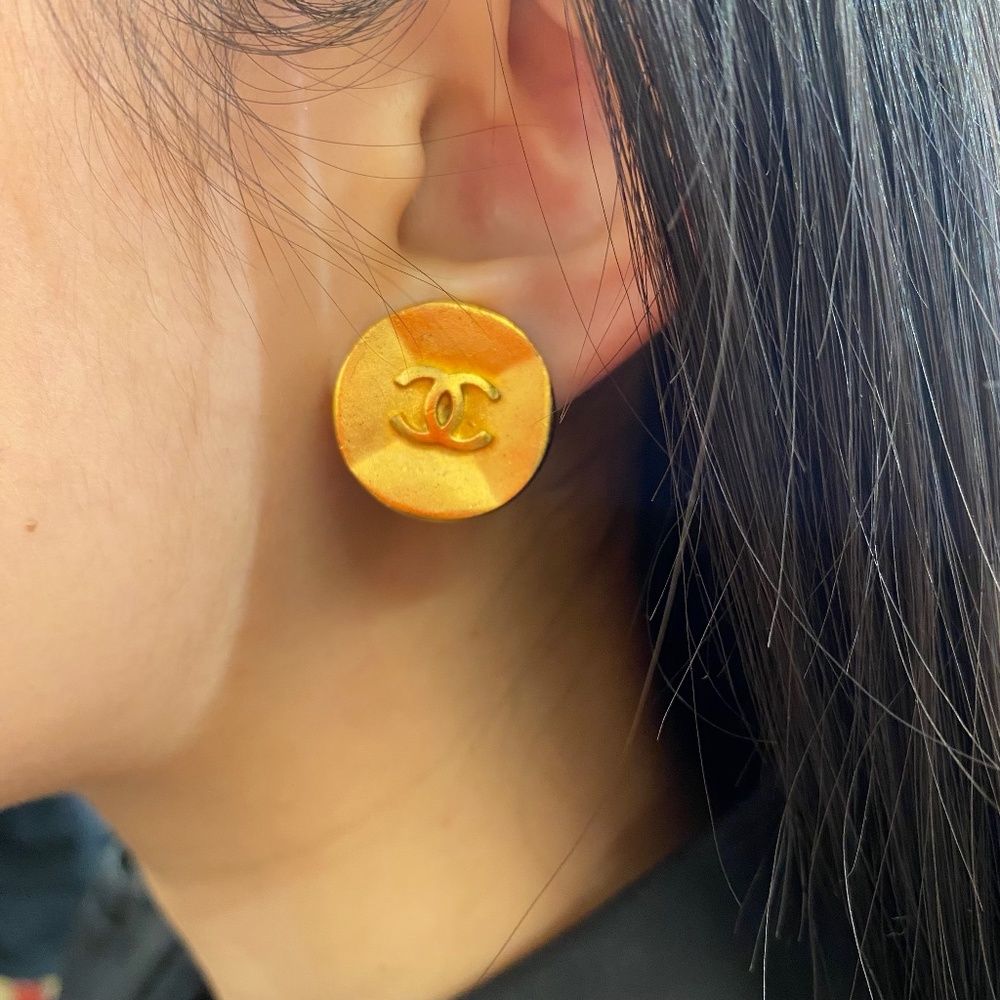 Chanel vintage gold ear clips - Picture 2 of 7